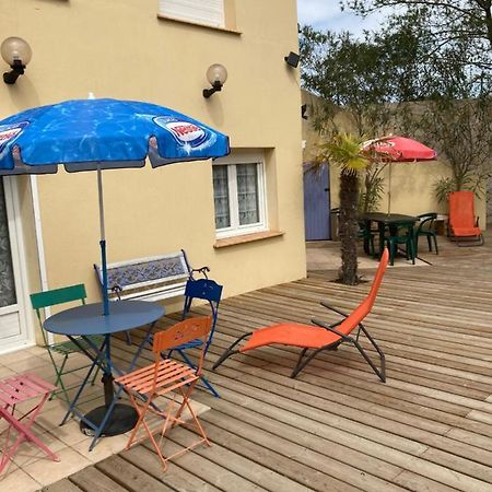 Le Robinson Bed & Breakfast Marseillan  Bagian luar foto