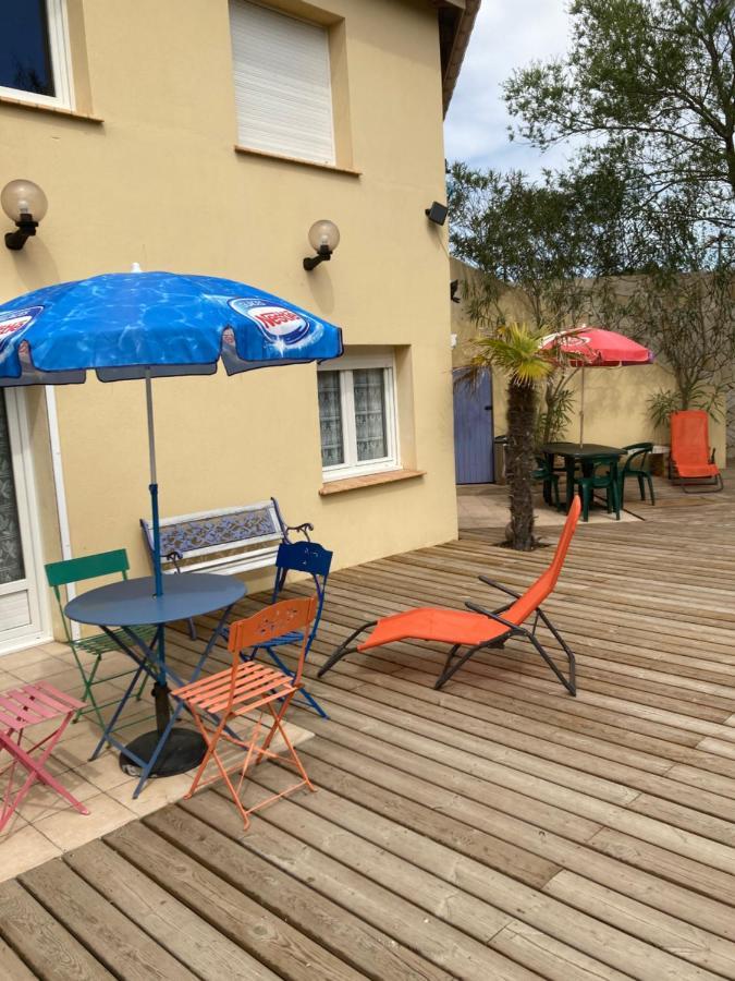 Le Robinson Bed & Breakfast Marseillan  Bagian luar foto