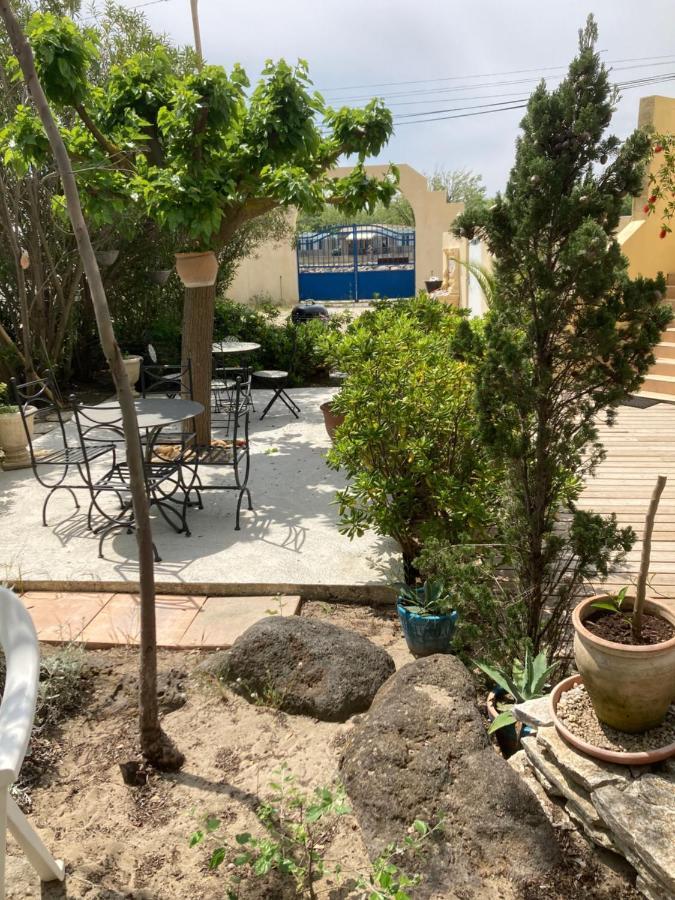 Le Robinson Bed & Breakfast Marseillan  Bagian luar foto