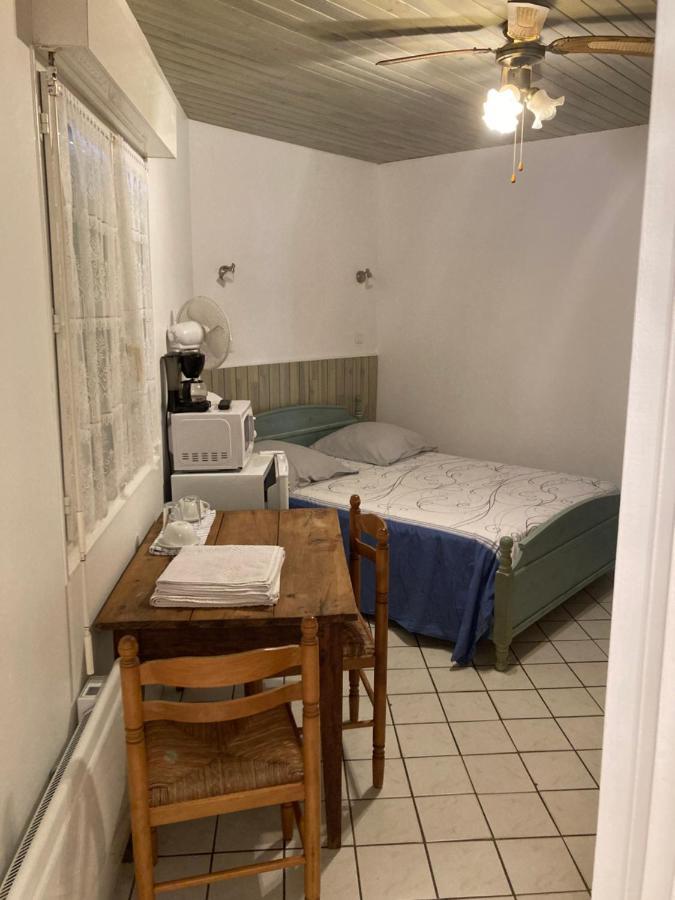 Le Robinson Bed & Breakfast Marseillan  Bagian luar foto