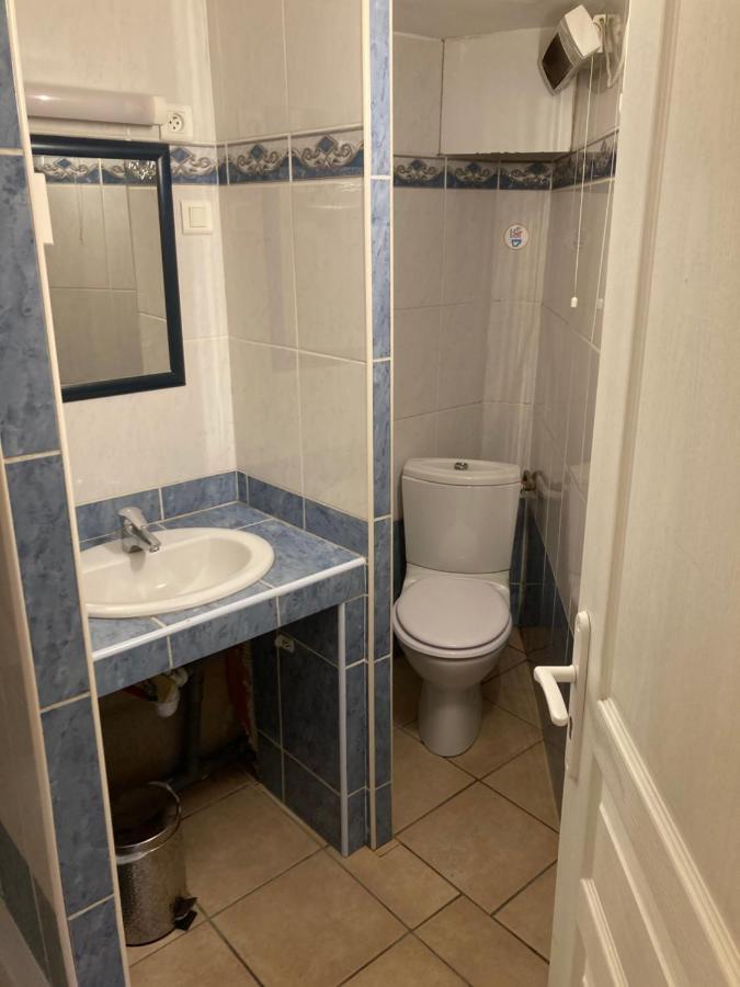 Le Robinson Bed & Breakfast Marseillan  Bagian luar foto